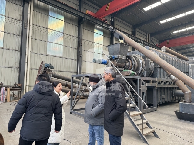 聚焦綠色科技,玻利維亞客戶考察紡織品廢料炭化機(jī)