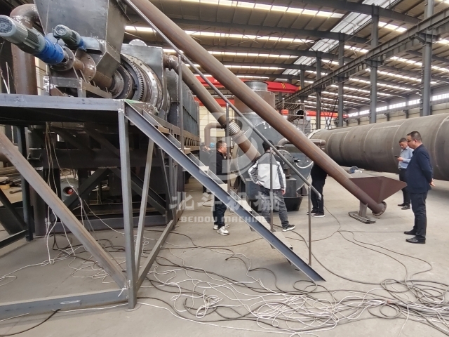 環(huán)保無煙炭化機引關(guān)注,客戶實地探訪