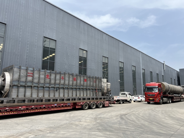 烘干機(jī)、炭化機(jī)全套生產(chǎn)線，四車浩浩蕩蕩齊發(fā)