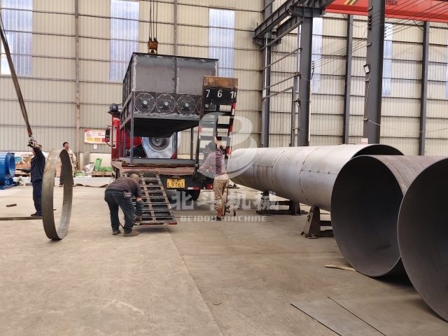 大型料倉(cāng)裝車(chē)啟運(yùn)確保交付無(wú)憂(yōu)